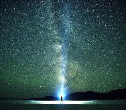 天狼星可以用肉眼看到吗-如何在繁星点点的夜空中找到最亮的天狼