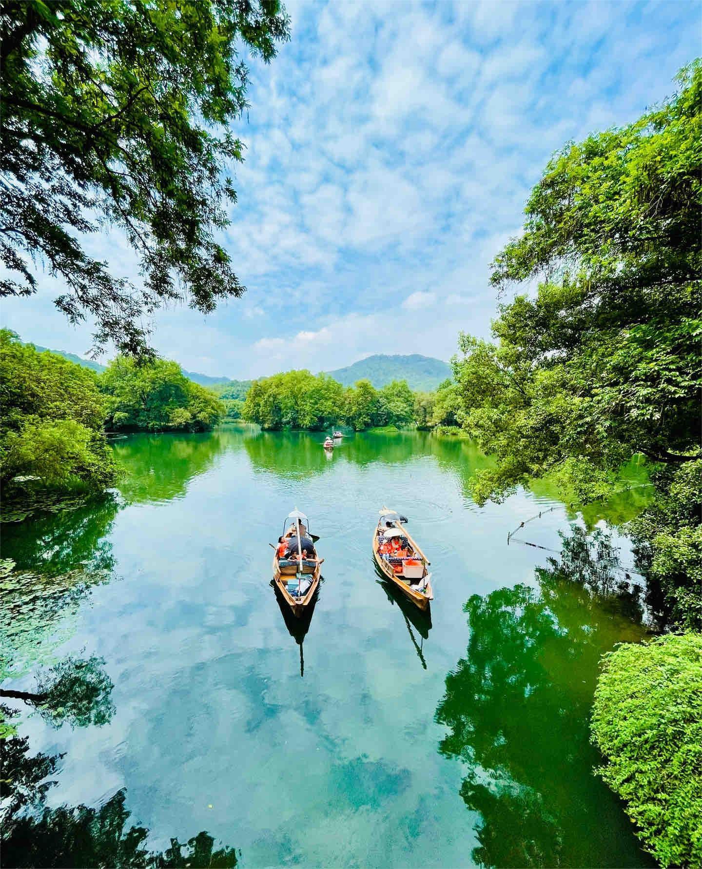 走进蒙太奇照片工厂，感受创意与情感的交织之旅